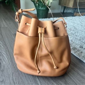 Jill McLaughlin Arianna bucket bag
